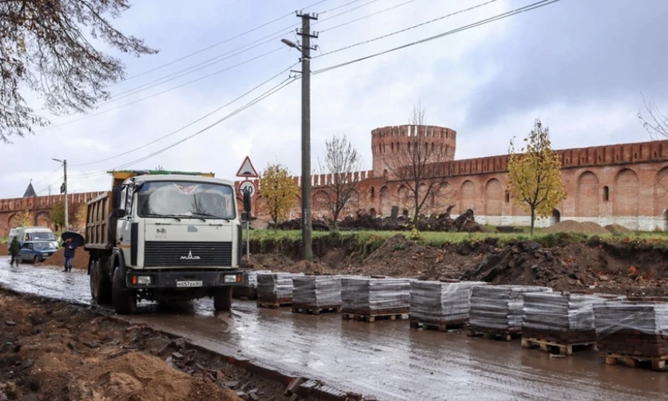 На улице Тимирязева в Смоленске установили 824 метра ливневой канализации. Фото: пресс-служба администрации города.