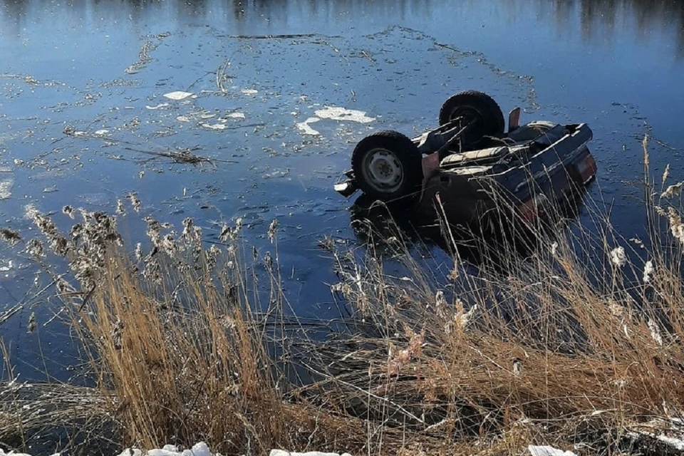 Под Новосибирском водитель «Жигулей» утонул вместе с машиной. Фото: ГИБДД Чановский район.