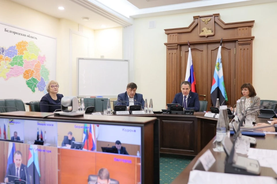 Вячеслав Гладков поручил главам ускорить выполнение планов программы по ремонту дорог.