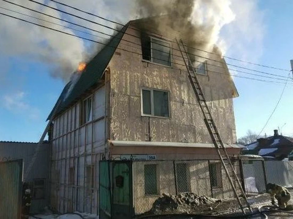 В марте в двухэтажном доме случился пожар.