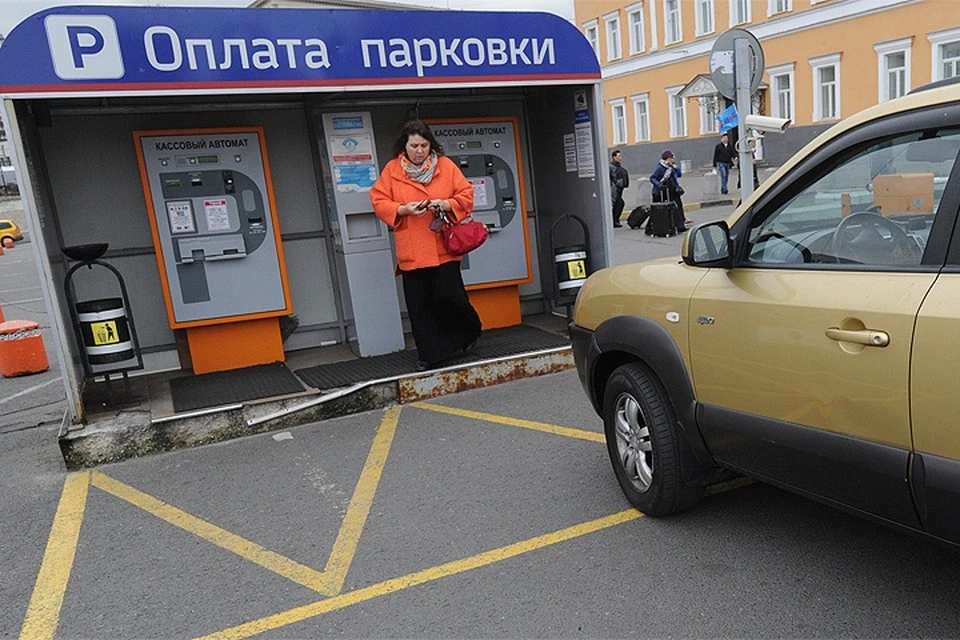 4 и 5 ноября парковка будет бесплатной во всех зонах, 6 ноября - только там, где не действует повышенный тариф