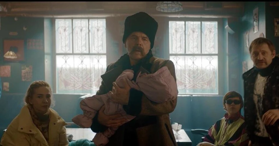 Кадр из фильма «Дикие предки» с Алексеем Булдаковым. Это была его последняя роль