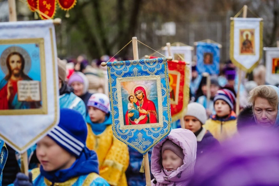 Общегородской крестный ход прошёл по Твери. Фото: Леонид СМИРНОВ