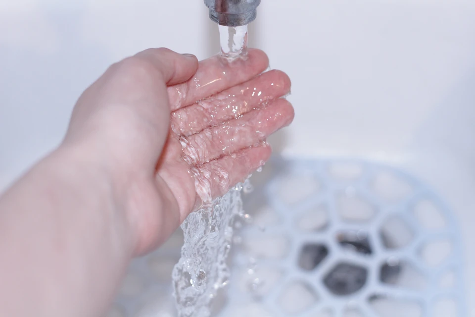 Роспортребнадзор заявил, что питьевая вода в кранах волгоградцев вновь соответствует нормам