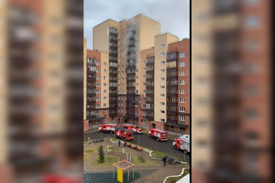 В Красноярске в доме на Апрельской загорелась квартира. Фото: ЧП Красноярск