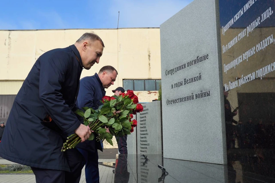 Мурат Кумпилов посетил мемориал памяти погибшим в ВОВ. Фото: https://t.me/muratkumpilov