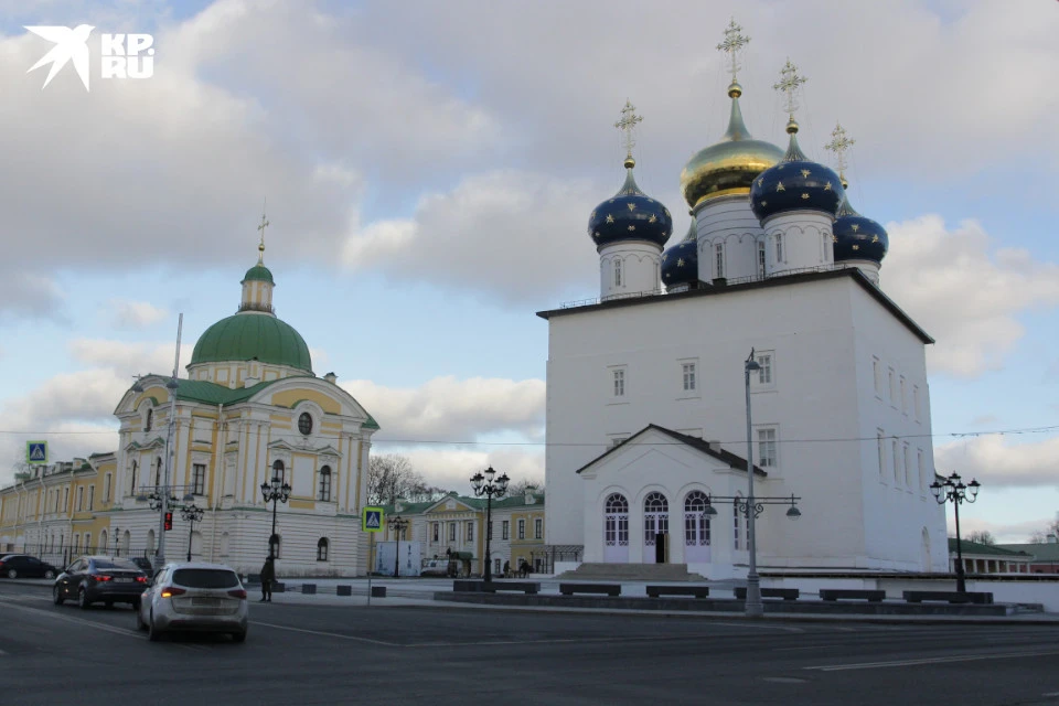 Без забора площадь стала выглядеть гораздо презентабельнее.