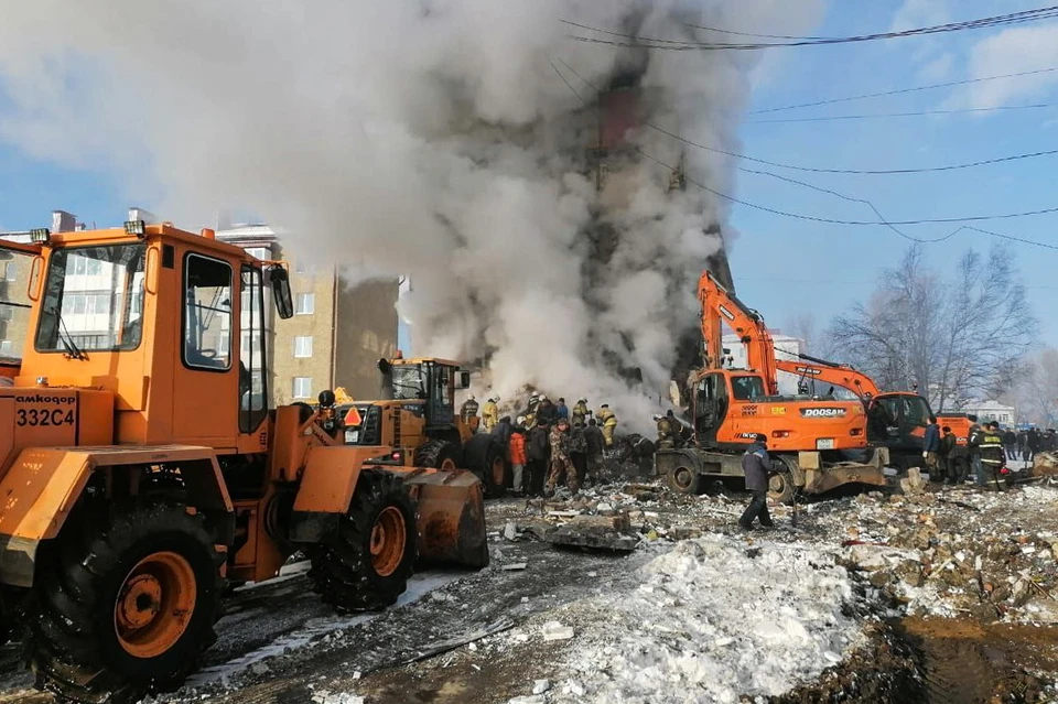 В результате взрыва в жилом доме на Сахалине погибли 7 человек, трое из них - дети