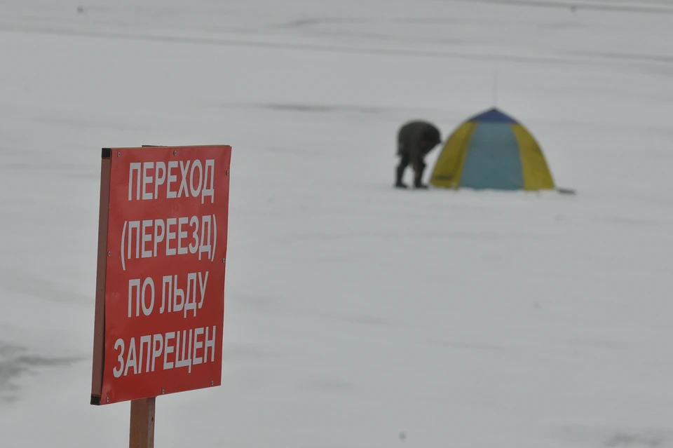 Перевозки по паромной переправе в Колпашеве временно прекращены из-за плохой погоды.