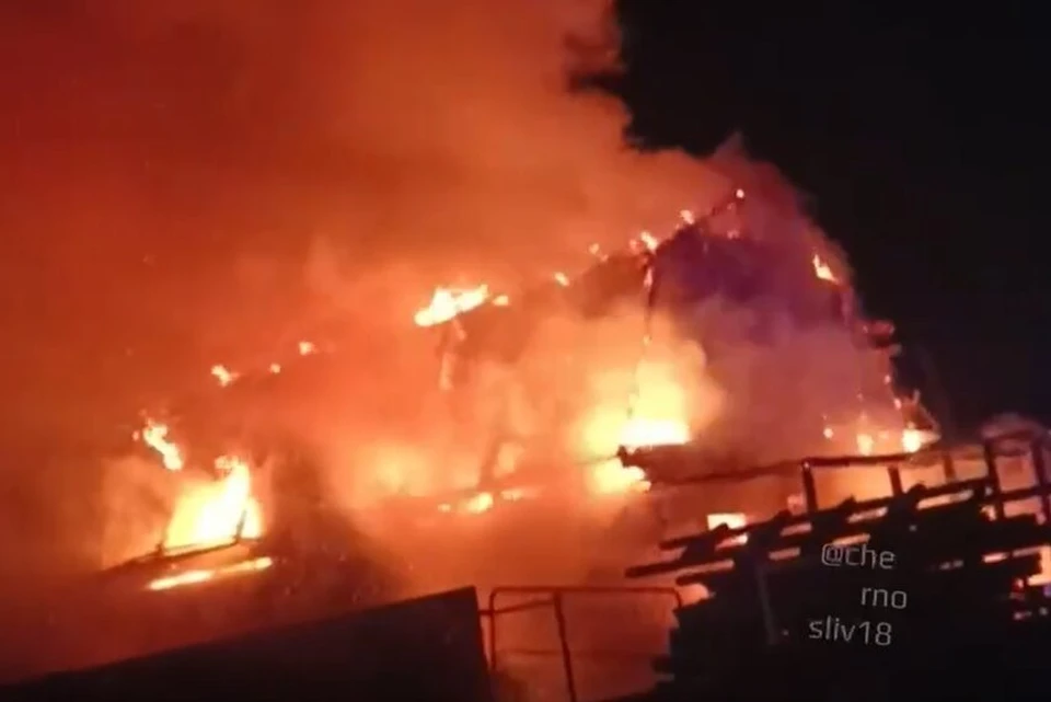Пожарные прибыли на место в считанные минуты.