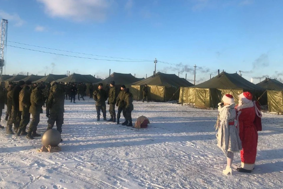Дед Мороз и Снегурочка провели праздничные соревнования для мобилизованных. Фото: Бердская городская общественная палата.