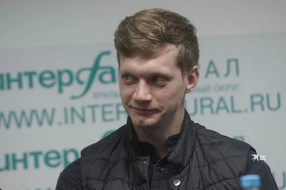 По военной специальности депутат - снайпер