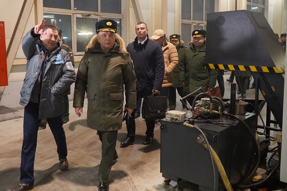 Заместитель Министра обороны России генерал-полковник Михаил Мизинцев в рамках рабочей поездки в войска Центрального военного округа прибыл в Свердловскую область