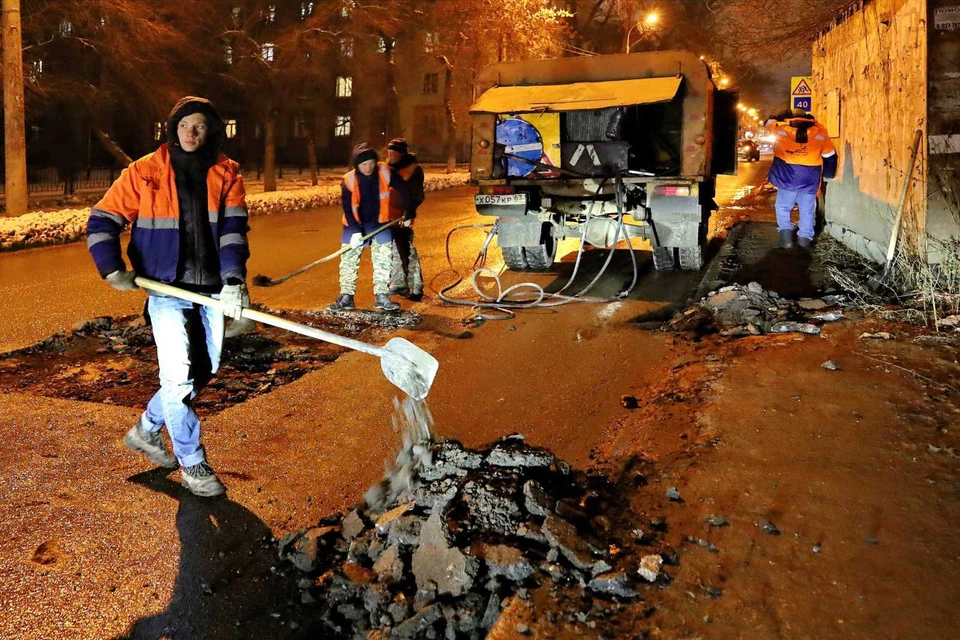 В общей сложности данным видом ремонта охватят 2,5 тыс. "квадратов" дорог.