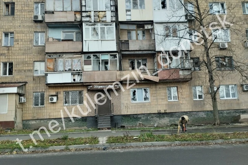 Последствия ночного обстрела возле рынка «Маяк» в Киевском районе Донецка. Фото: ТГ/Кулемзин