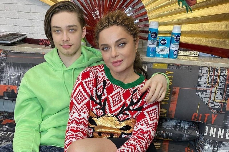 Сын Наташи Королевой преподает японский язык. Но цена кусается.