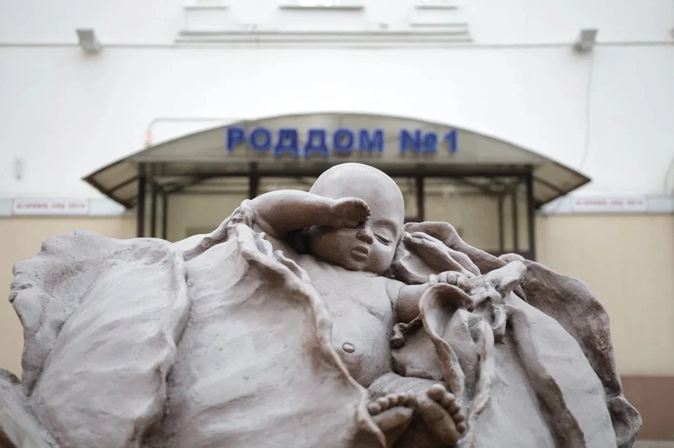 Самой молодой мамой на момент рождения ребенка было всего маме 14 лет, а самой старшей – 48 лет.