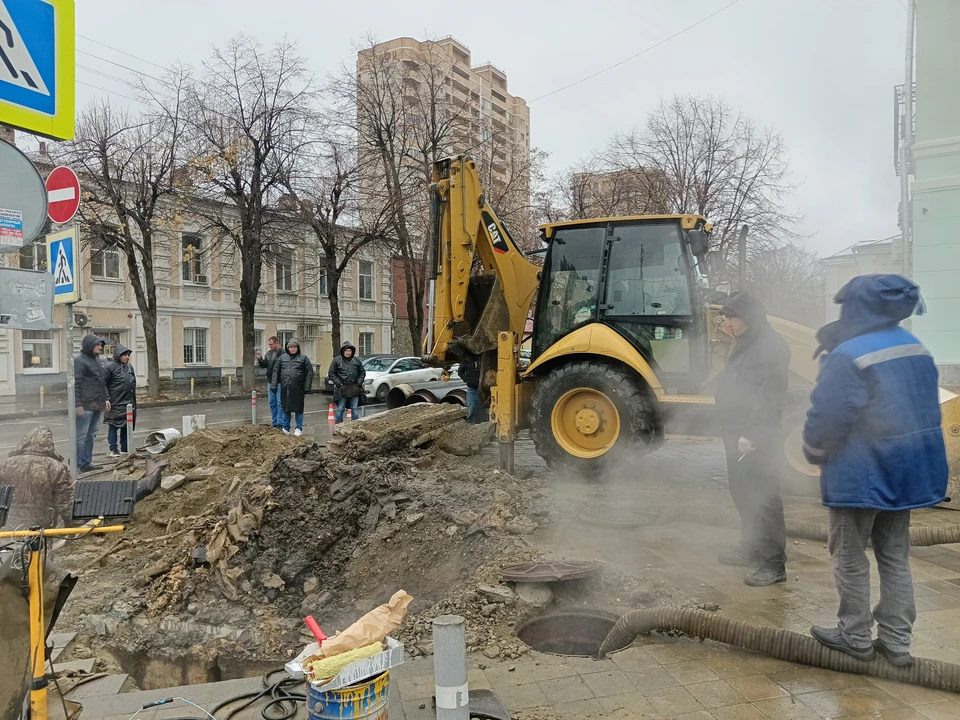 В центра Краснодара устраняют аварию