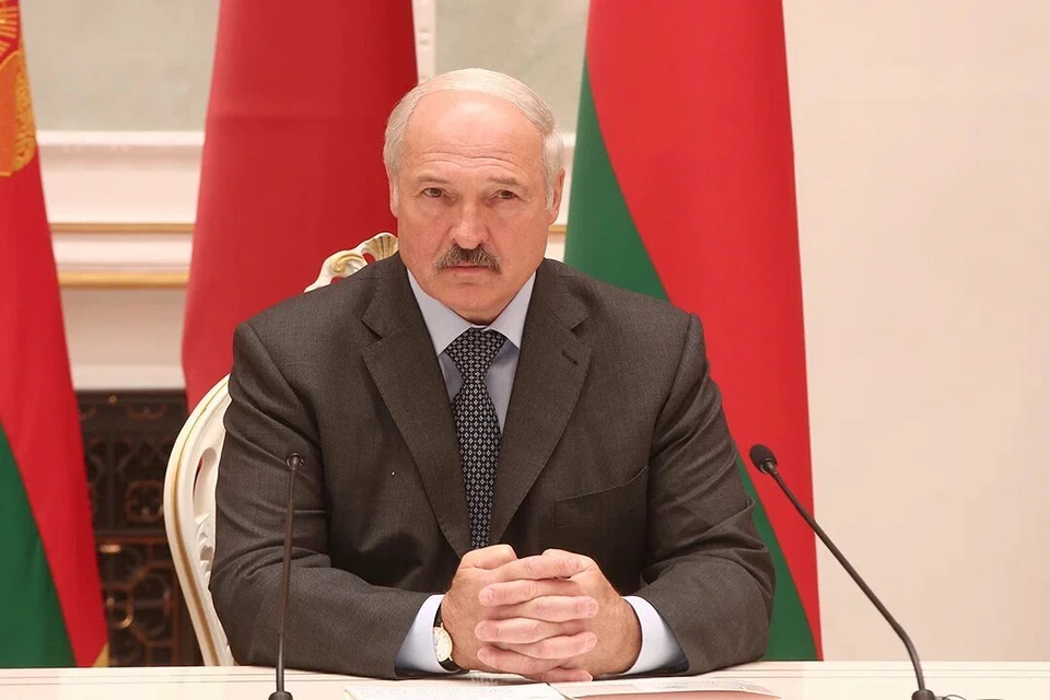По мнению Лукашенко, инцидент с ракетами показал, что украинский президент Владимир Зеленский углубляет эскалацию и «заваруху эту продолжает».