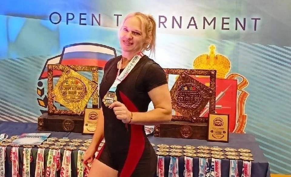Елена Панченко завоевала два серебра - в жиме классическом и троеборье классическом. Фото из телеграм-канала Спорт 46.