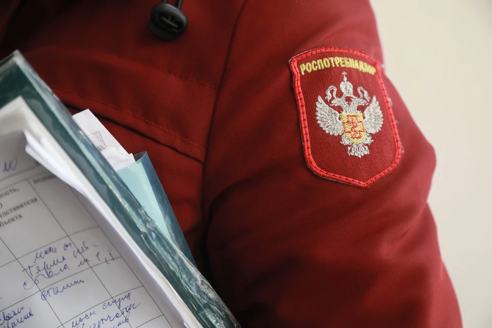 Красноярский «Светофор» оштрафовали за продажу консервов в мятых банках