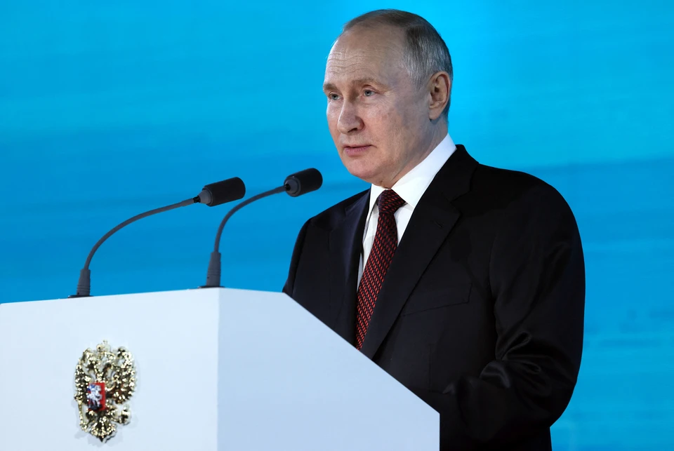 На конгрессе молодых ученых в Сочи Владимир Путин призвал покупать российские товары