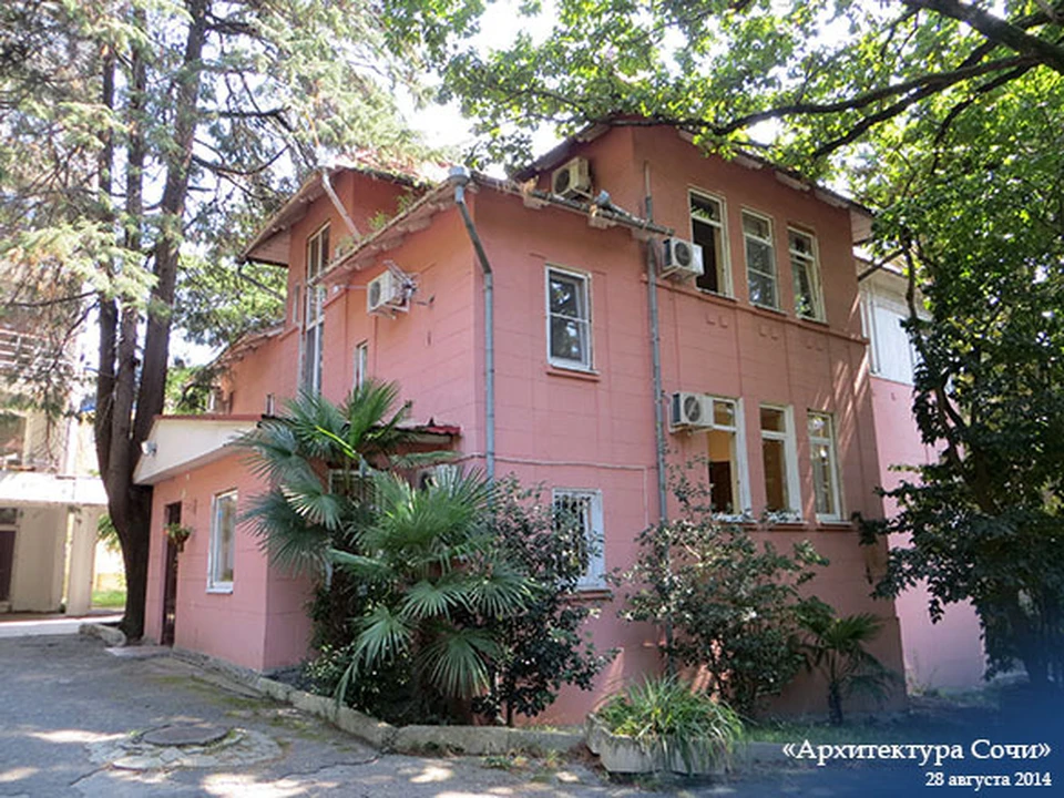Этот дом был памятником архитектуры. Фото: https://arch-sochi.ru/