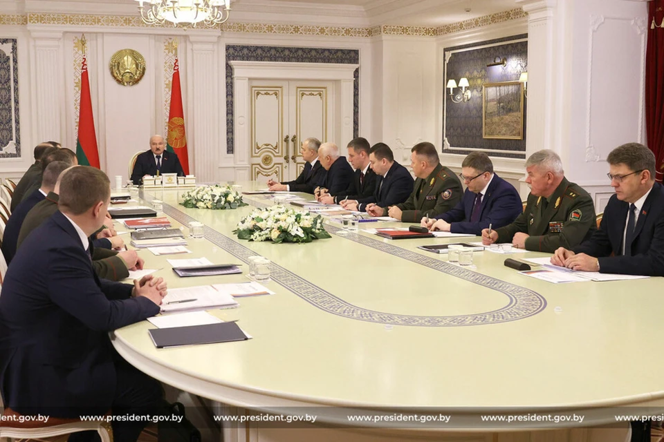 Лукашенко предложил рассмотреть возможность выкупа арендного жилья военными. Фото: пресс-служба президента