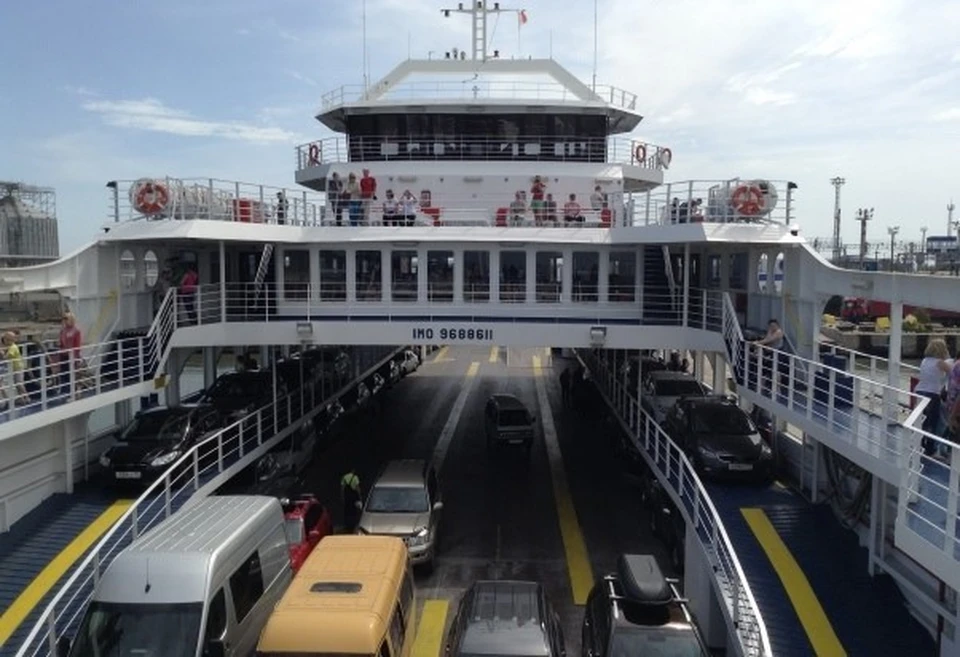 В настоящее время по проливу продолжает действовать штормовое предупреждение