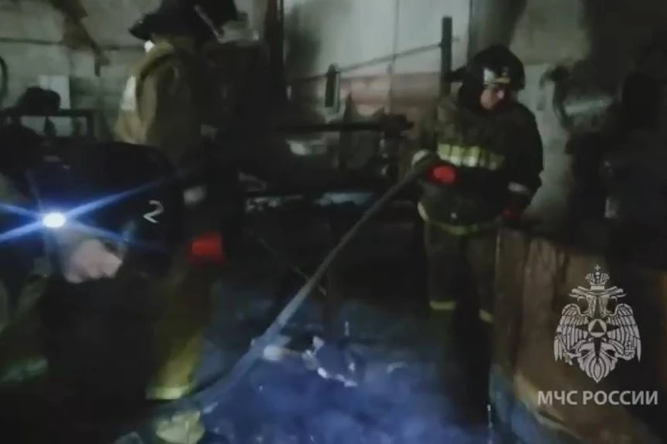 В сети появилось видео с места тушения пожара в трамвайном депо в Иркутске