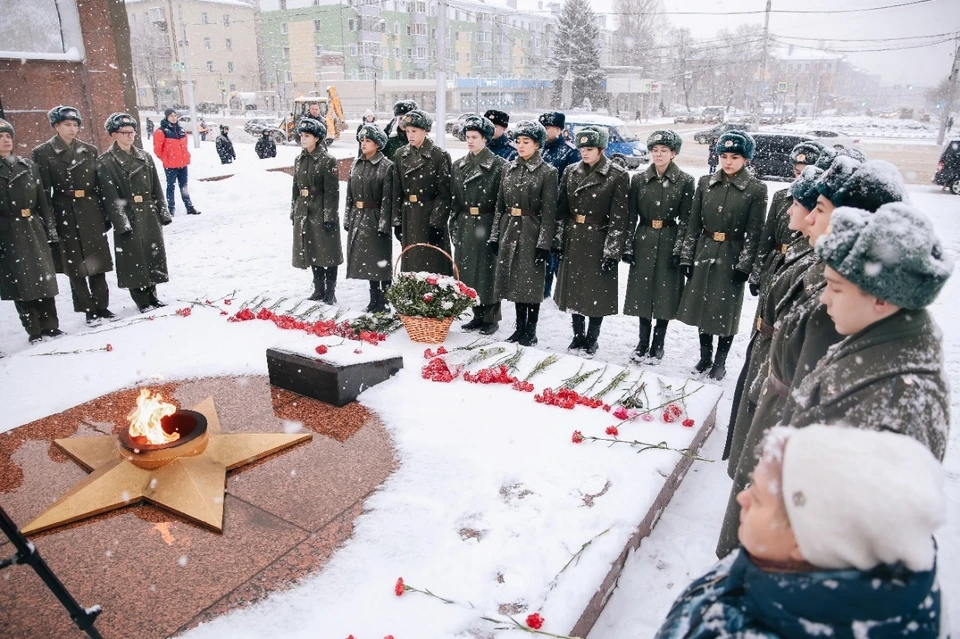 В День Героев Отечества липчане возложили цветы к Вечному огню