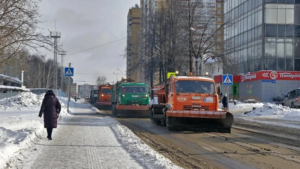 Дорожные службы продолжают работать в усиленном режиме