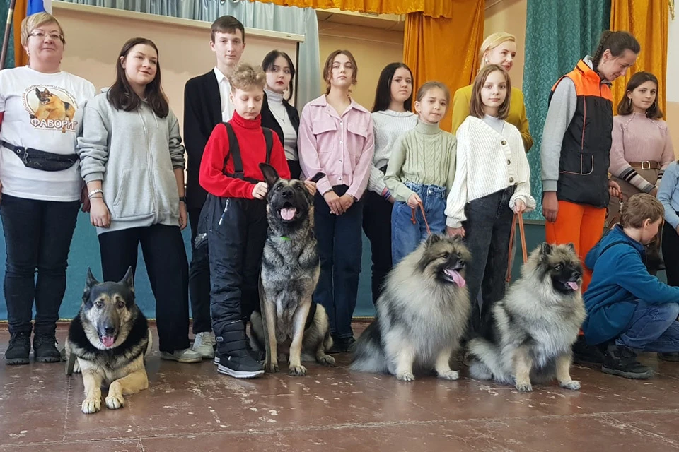 Уроки для школьников также провели сотрудники фондов «Друг Рич» и «Умка».