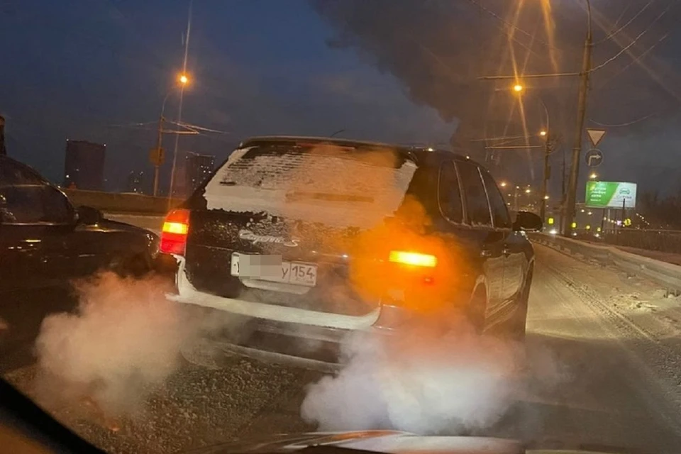 В Новосибирске женщина на Porsche Cayenne напала на девушку на «Тойоте». Фото: предоставлено Викторией.