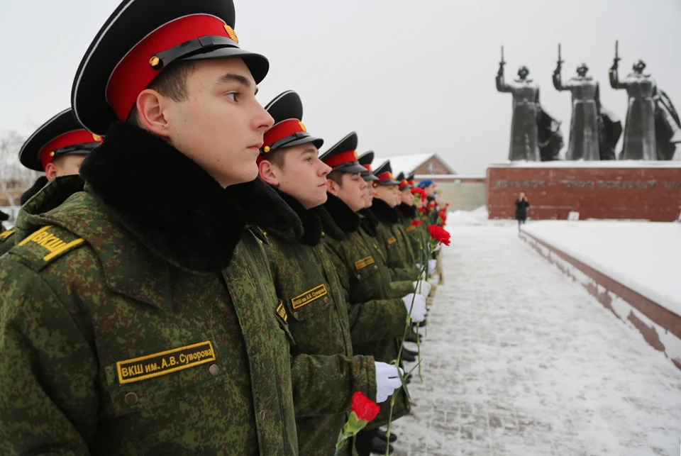Юнармейцы во время торжественной церемонии на Чижовском плацдарме.