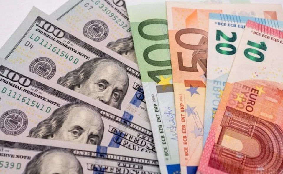 В Молдове курс доллара растет, а курс евро не меняется.