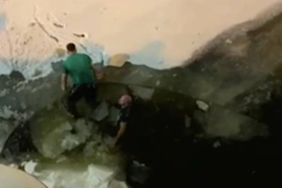 Парень спас тонущего мужчину из ледяной Фонтанки