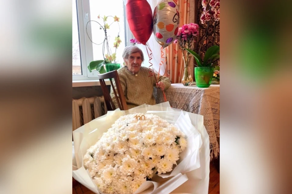 В Смоленске труженица тыла Анна Гончарова отметила 100-летие. Фото: пресс-служба администрации города.