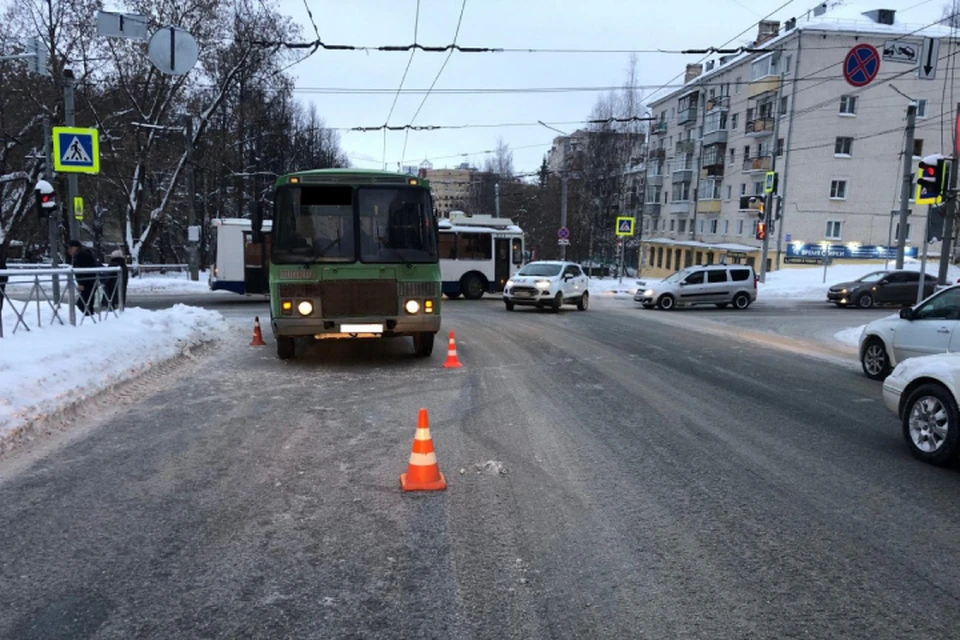 Авария произошла у дома №136 по Карла Маркса. Фото: ГИБДД Кировской области