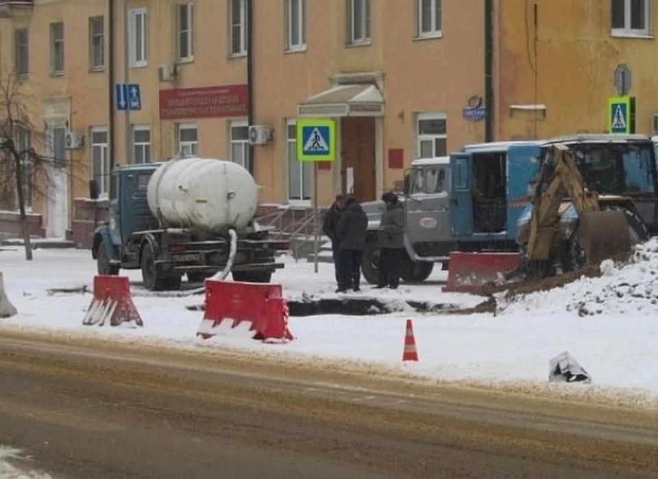 Кроме жилых домов из-за аварии без воды остался медцентр.