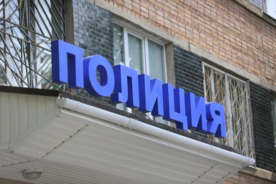 Полицейские задержали подозреваемых.