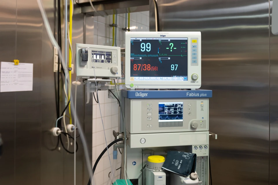 Врачи не смогли спасти годовалую девочку, проглотившую батарейку.