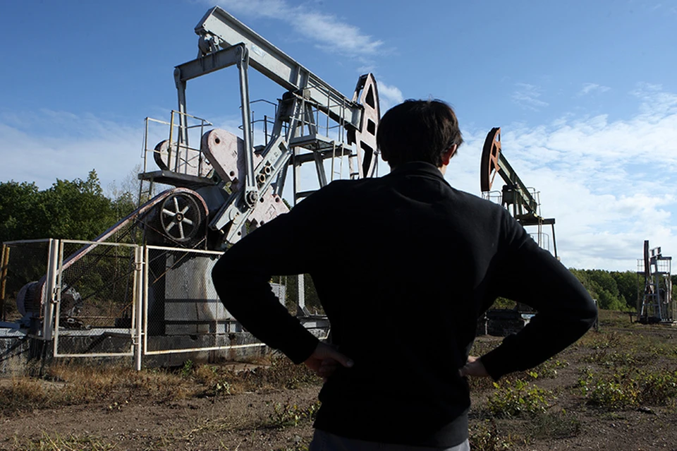 Введение потолка цен на нефть из РФ сыграет против его инициаторов