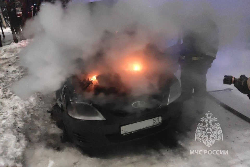Причина пожара устанавливается. Фото: vk.com/mchs_murmansk