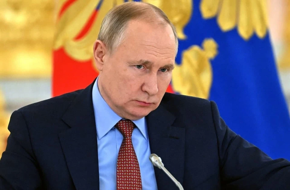 Путин выпил шампанское с российскими военными в честь Нового года