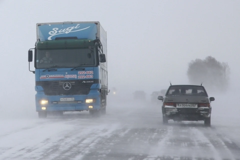 2 января, с 10:40 в Башкирии из-за снегопада и метели ограничили движение автобусов, такси и грузовиков на трассе Уфа-Оренбург
