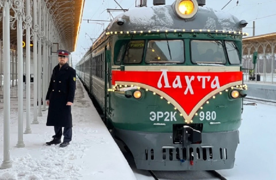 Туристический ретропоезд «Лахта» впервые отправился из Петербурга в Выборг . Фото: АО СЗППК