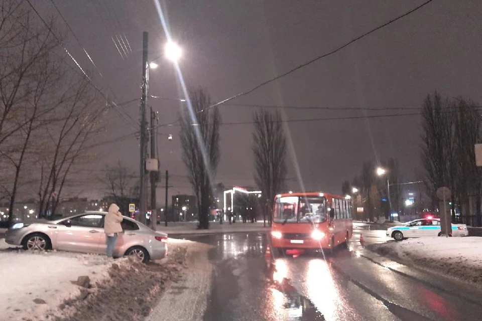 Иномарка врезалась в автобус в Нижнем Новгороде 1 января