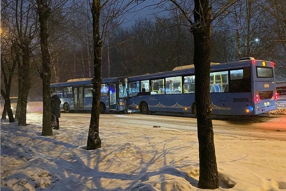 ДТП на бульваре Гусева в Твери Фото: vk.com/podslyshano_y_voditelei69/Василий Шилкин