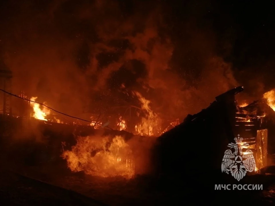 Полтора часа потребовалось огнеборцам для полного устранения пожара. Фото: ГУ МЧС России по Иркутской области.